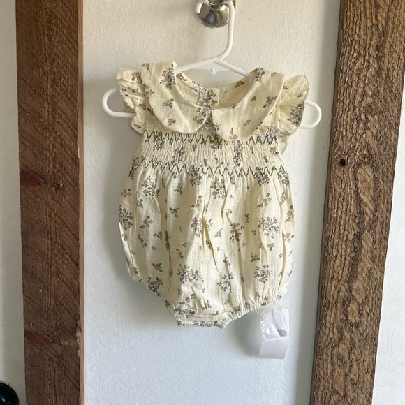 New Boutique Ruffle Floral Romper Smocked Boho Vintage Style - Picture 6 of 11